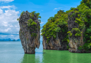 Tajlandia Phuket jaskinia James Bonda i skały w zatoce Phang Nga