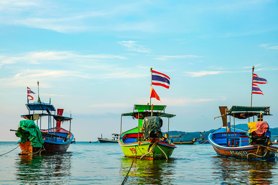 Longtail boat na Phuket w Tajlandii - Phuket czy Krabi