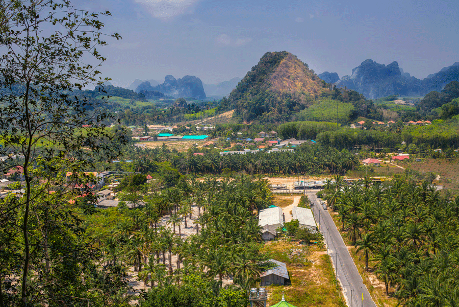 Góry i wapienne klify w Krabi w Tajlandii