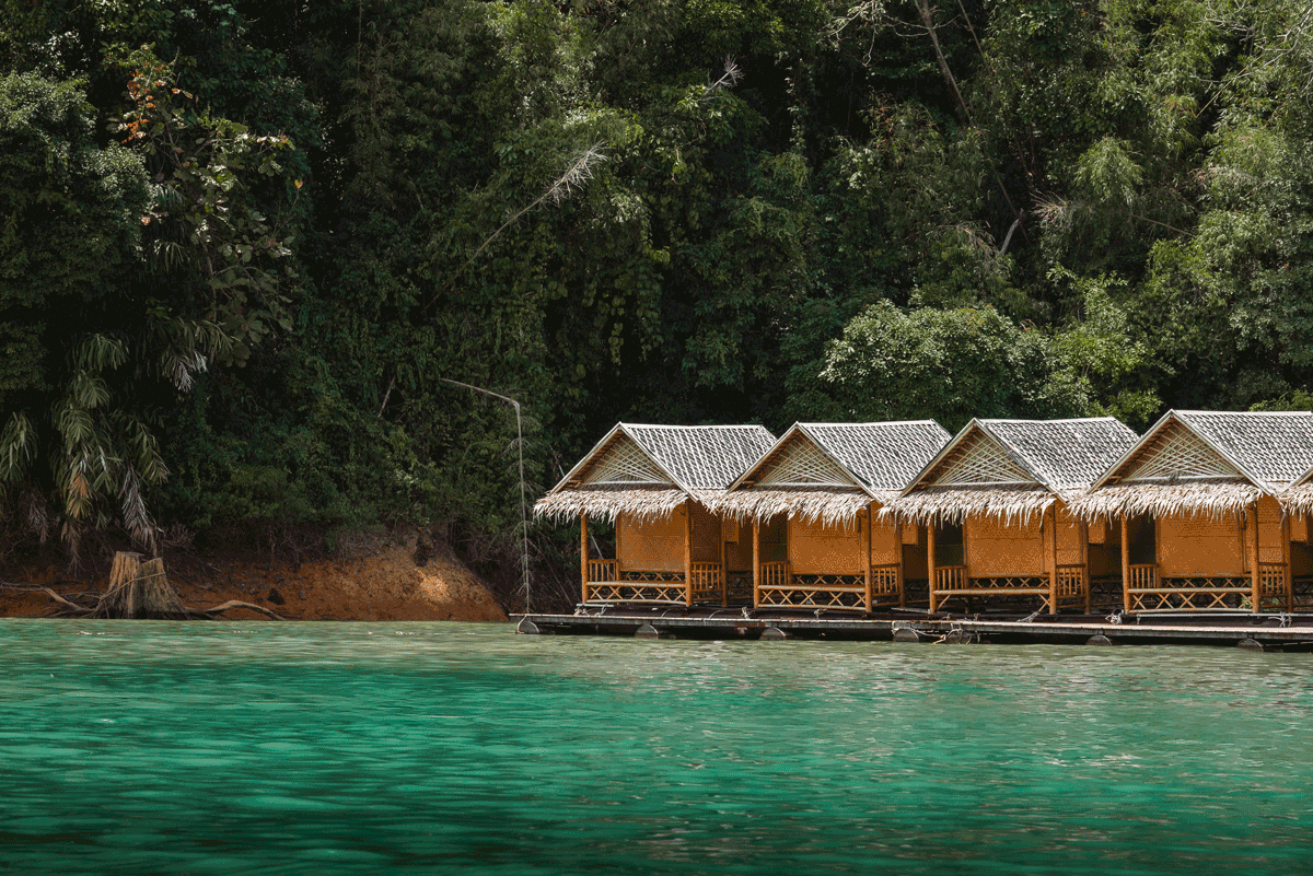Khao Sok i domki na wodzie – czy warto spać nad jeziorem Cheow Lan
